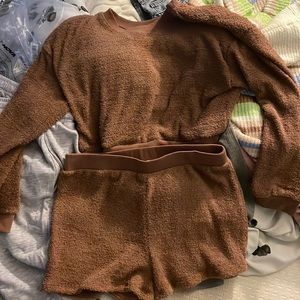 New never worn, 2 piece shorts sweater set!